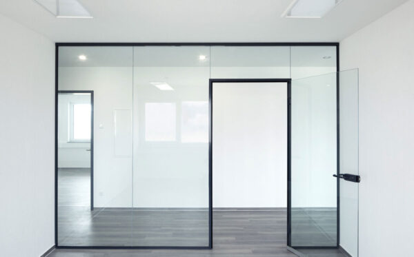 Glass partition without frames