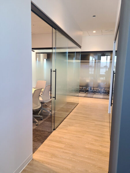 Glass partition without frames